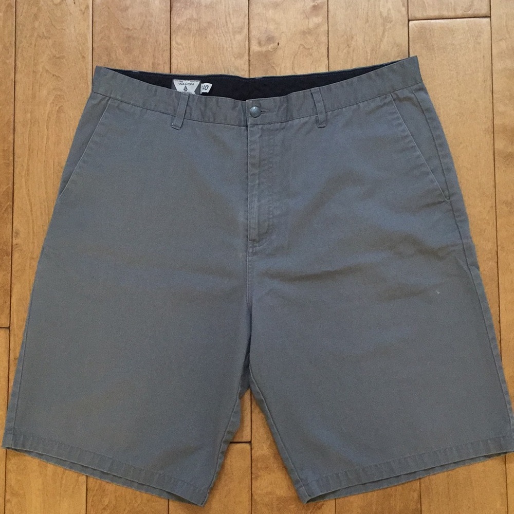 Men’s Grey Volcom Shorts size 40